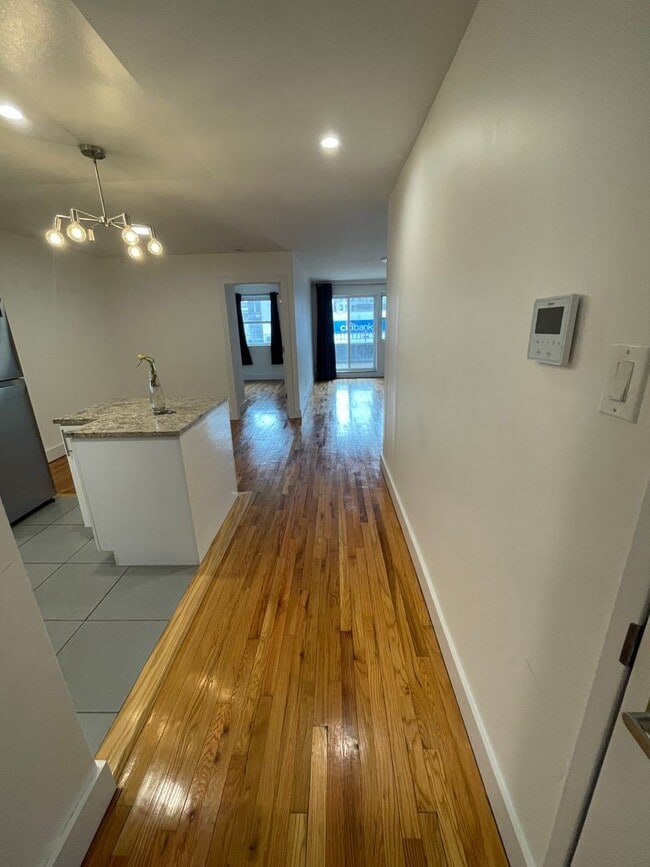 Building Photo - 25-90-90 Steinway St Unit 2F