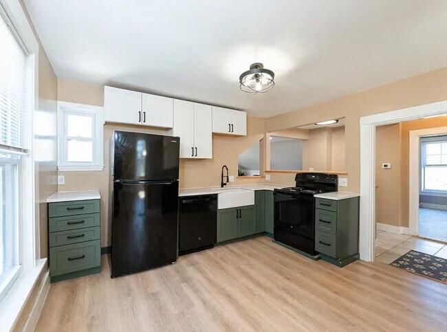 Kitchen - 39 South Ave Unit Apt 2