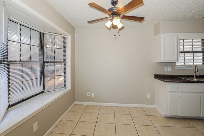 Photo - 266 Montego Cir