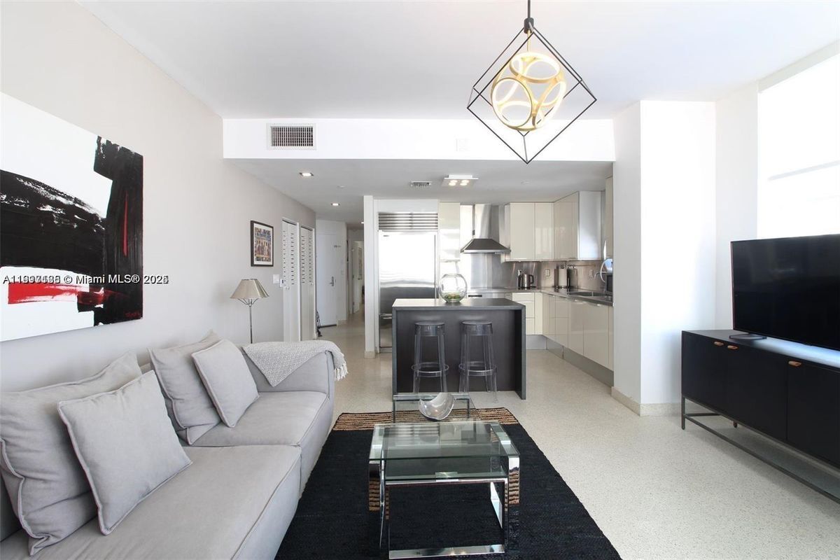 Photo - 225 Collins Ave