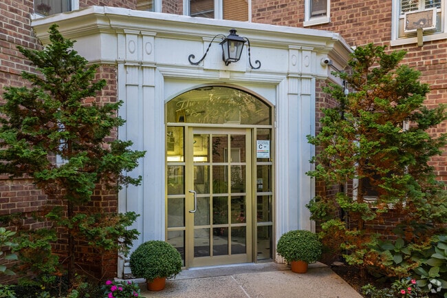 Building Entrance - The Meadow Lake