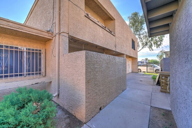 Photo - 2696 N 43rd Ave