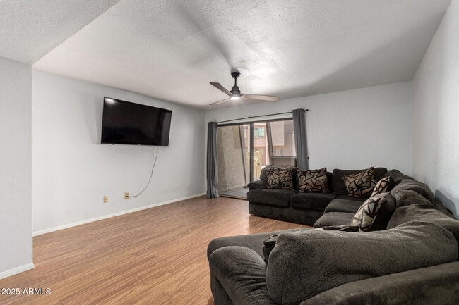Photo - 622 W 14th St