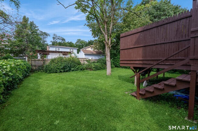 Photo - 32 Hollow Wood Ln
