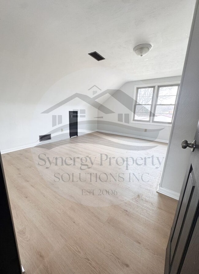 Building Photo - AVAILABLE 3/17/2026