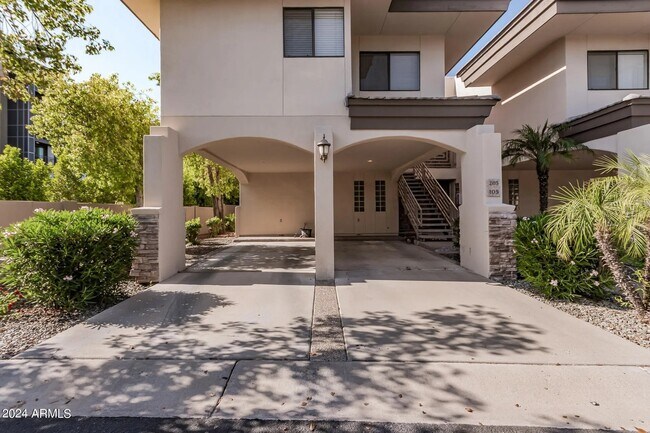 3235 E Camelback Rd Unidad 105