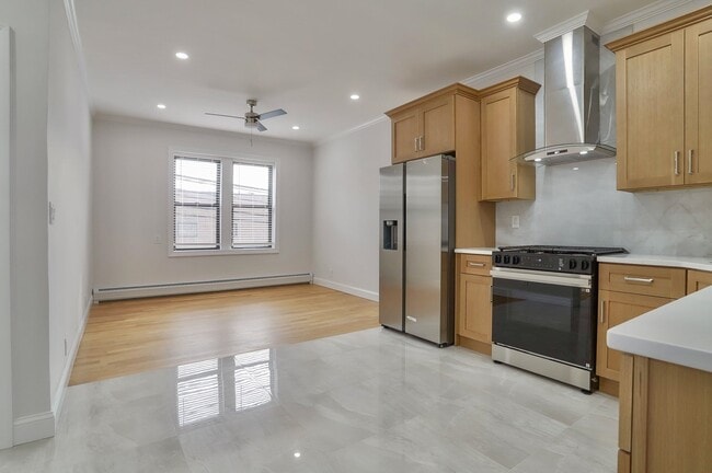 Building Photo - 915 Central Ave Unit 2