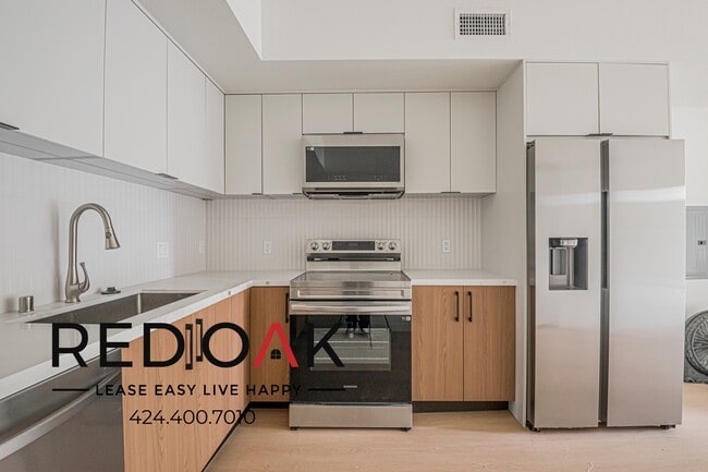 Photo - 856 S Gramercy Dr Unit 104