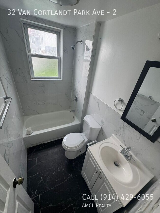 Photo - 32 Van Cortlandt Park Ave Unidad 2