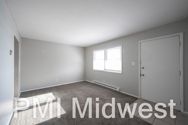 Photo - "Charming 2-Bedroom Retreat with 800 Sq. Ft. of Comfort in New Palestine!" Unidad 13