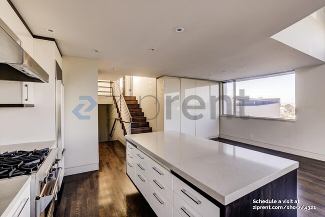 Photo - 921 Elizabeth St