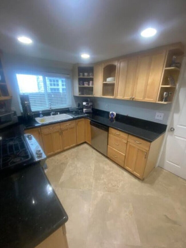 Photo - 1616 Adams St