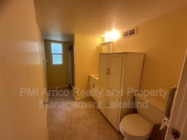 Photo - 721 W Socrum Loop Rd