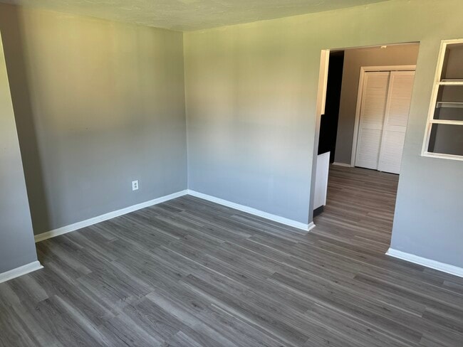Living Room - 755 E Perry St Unit 755 E. Perry Street