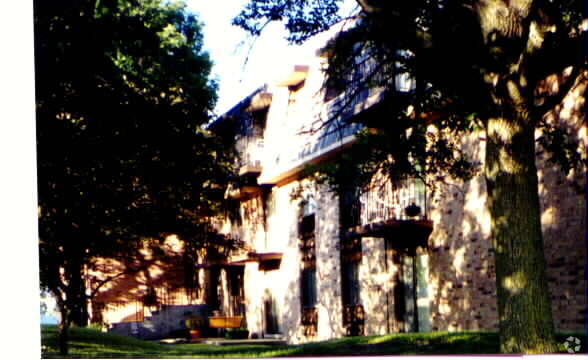 Photo - Linden Woods