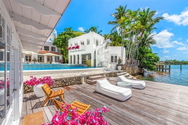 Photo - 24 S Hibiscus Dr