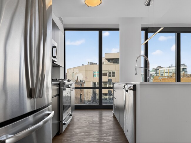 Photo - 736 N Aberdeen St Unidad 602