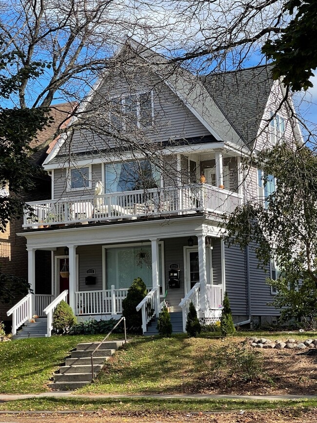 Photo - 3222 N Humboldt Blvd Unit Upper Front
