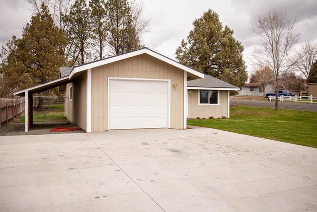 Photo - Amazing 3bed 2 bath home in the heart of Bonanza.