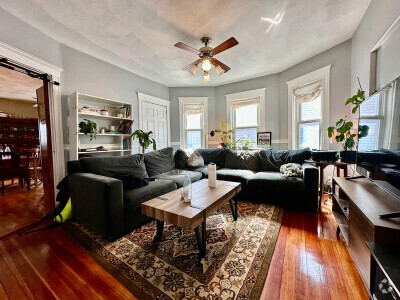 Building Photo - 121 Lowell St Rental