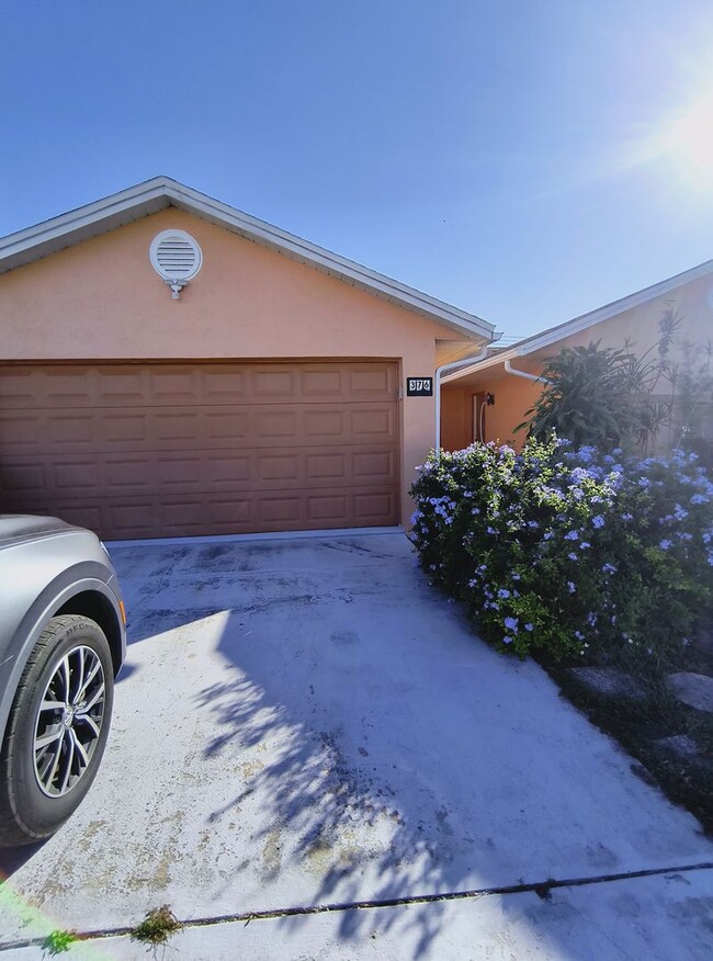 Spacious 3 Bedroom, 2 Bath Single Family Home - Spacious 3 Bedroom, 2 Bath Single Family Home