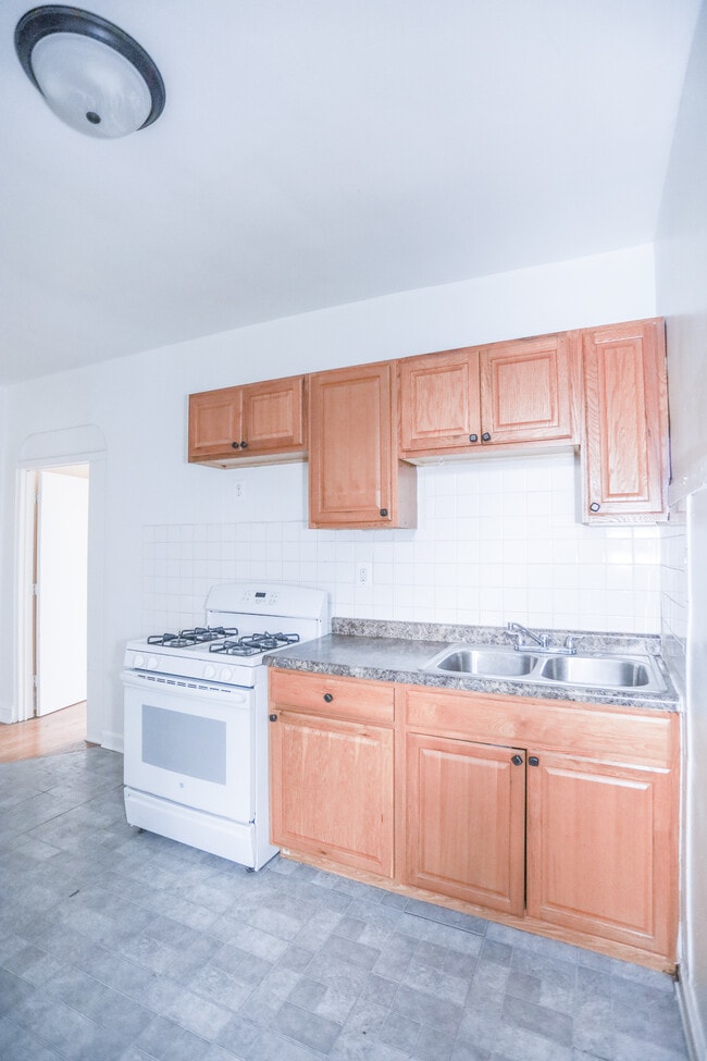 3948 W Roscoe St Condo Unit 3B Condo for Rent in Chicago, IL