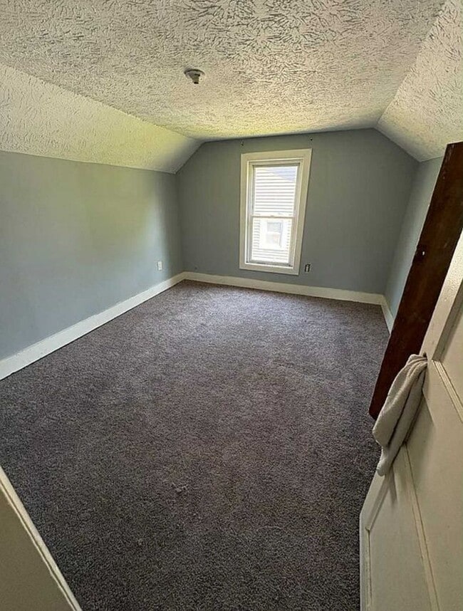 Photo - 4 Bedroom Home!