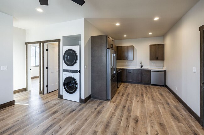 Photo - 231 W 5th S