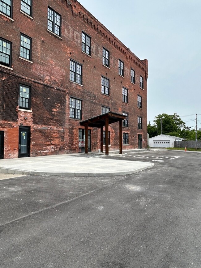Building Photo - 356 Hertel Ave Unit 302