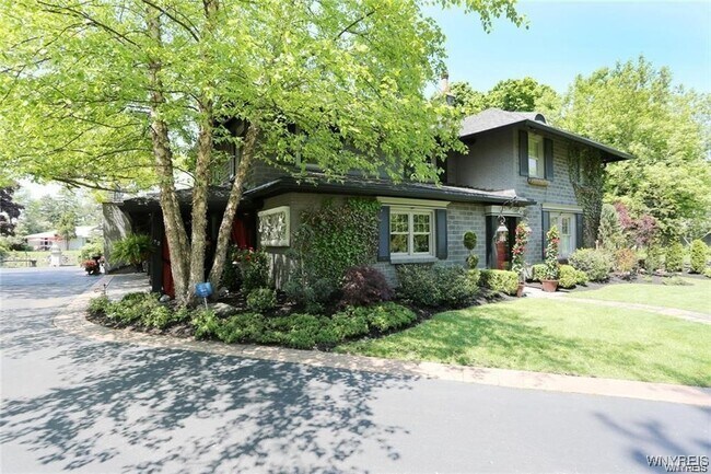 Photo - 72 N Long St