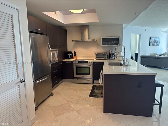 Photo - 3 br, 2 bath Condo - 150 Sunny Isles Blvd ... Unit 1-1105