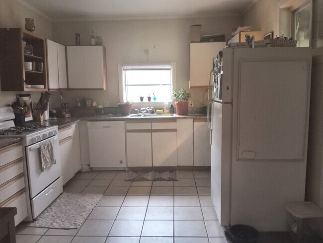 Photo - 1032 Curran St NW