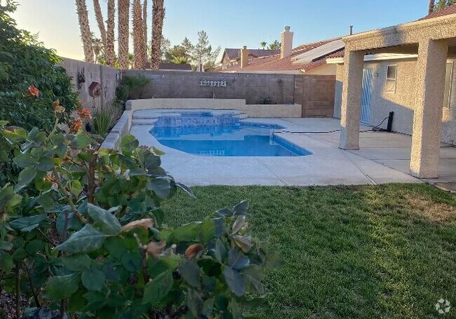 Building Photo - 730 Altacrest Dr Rental