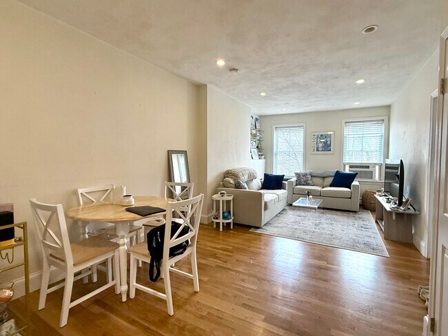 Photo - 631 Tremont St Unidad 3