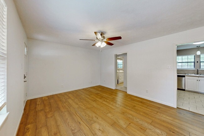 Photo - 2304 Staunton Dr