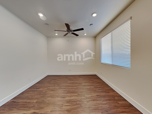 Photo - 1097 Moorside Ave