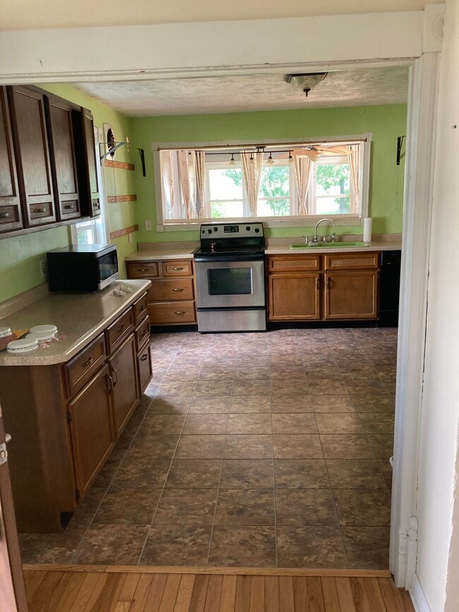 200 Railroad Cir