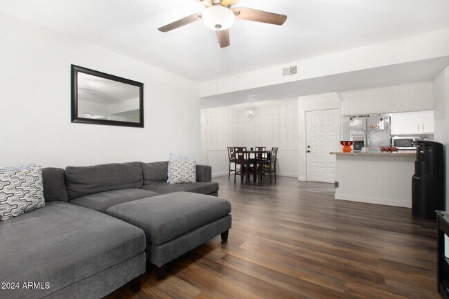 Building Photo - 540 N May Unit 2081