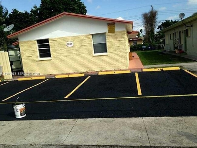 Building Photo - 1013 Foster Rd Unit 1