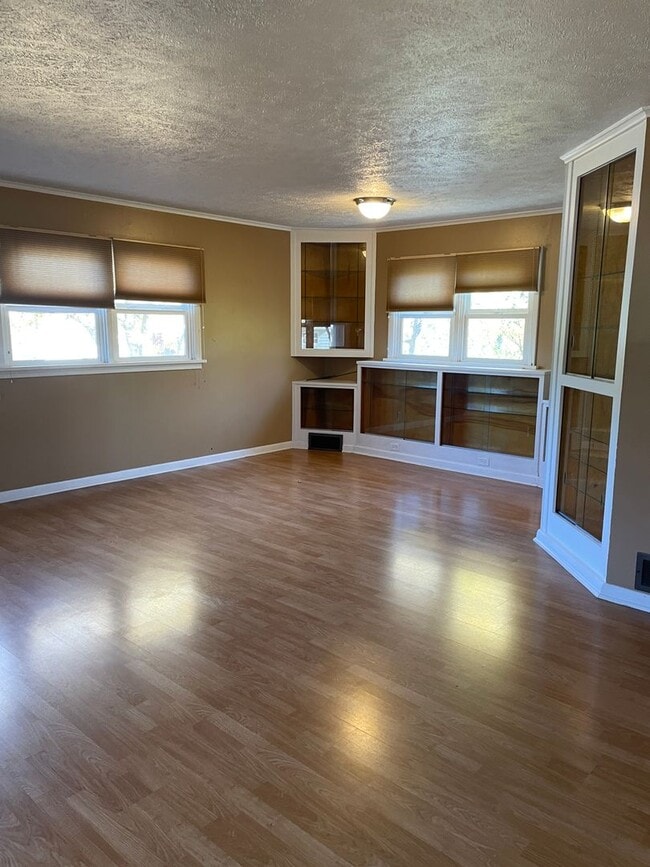 Building Photo - 1000 Longstaff St Unit Apt #A