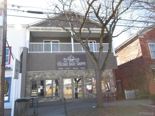 Building Photo - 417 Center St