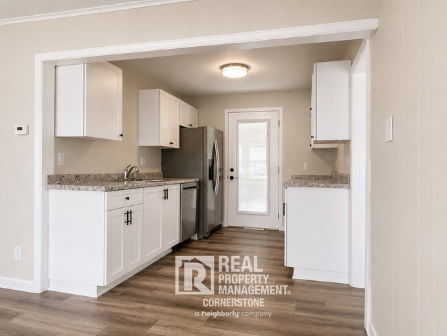 Photo - 3 Bedroom Home with Huge Yard & Great Natural Light