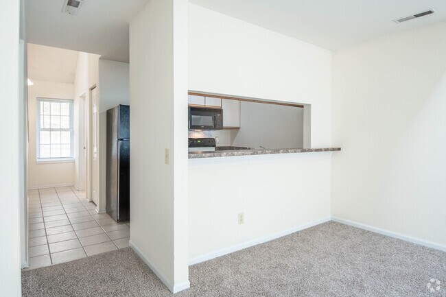 1BR, 1BA - 700SF