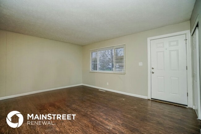 Photo - 1898 Edenburgh Dr E