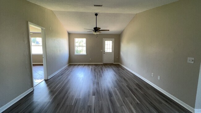 Photo - 754 Melissa Dr