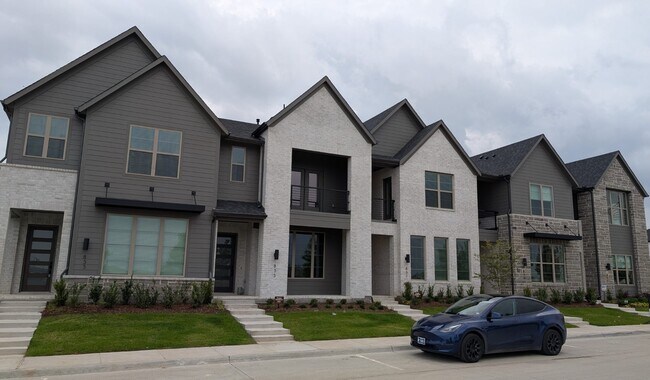 Photo - 2523 Huxley Mews