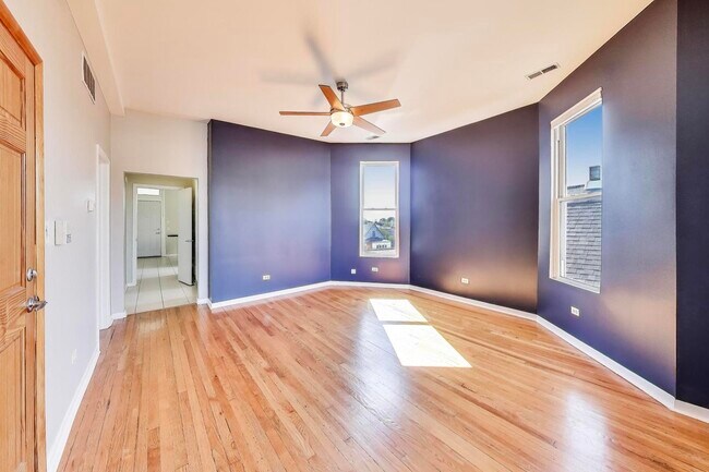 Photo - 2733 N Mozart St Unit 3