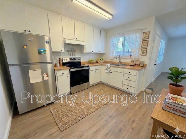 Building Photo - 1825 Roanoke Ave