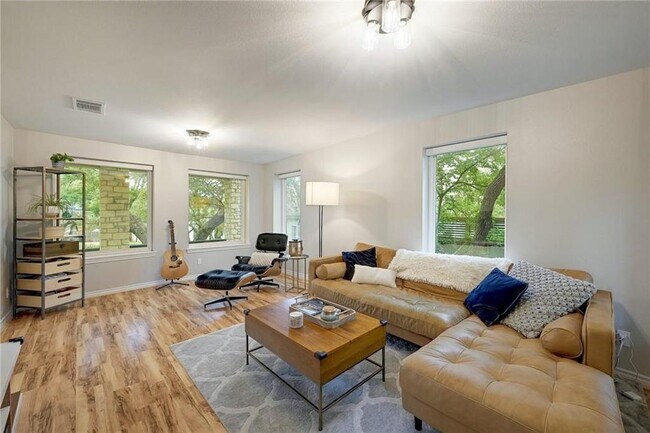 Photo - 9405 Caracas Dr