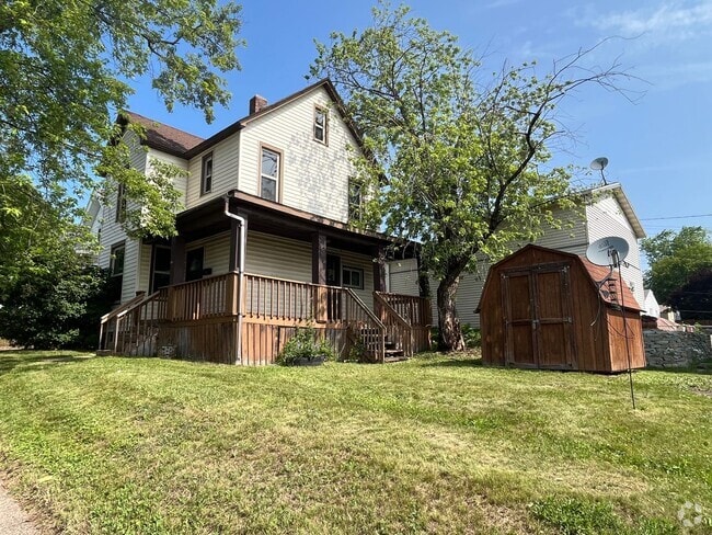 Building Photo - Renovated East Hillside 2 Bedroom 1 Bath S... Rental